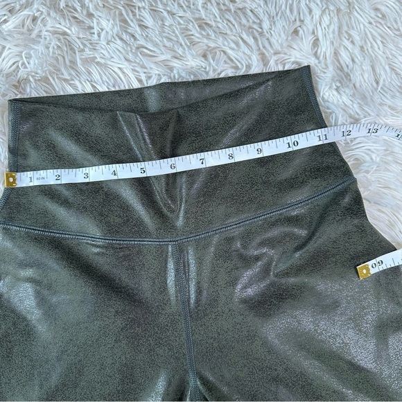 Offline by Aerie Crackle Leggings Size Small Short - Picture 9 of 11